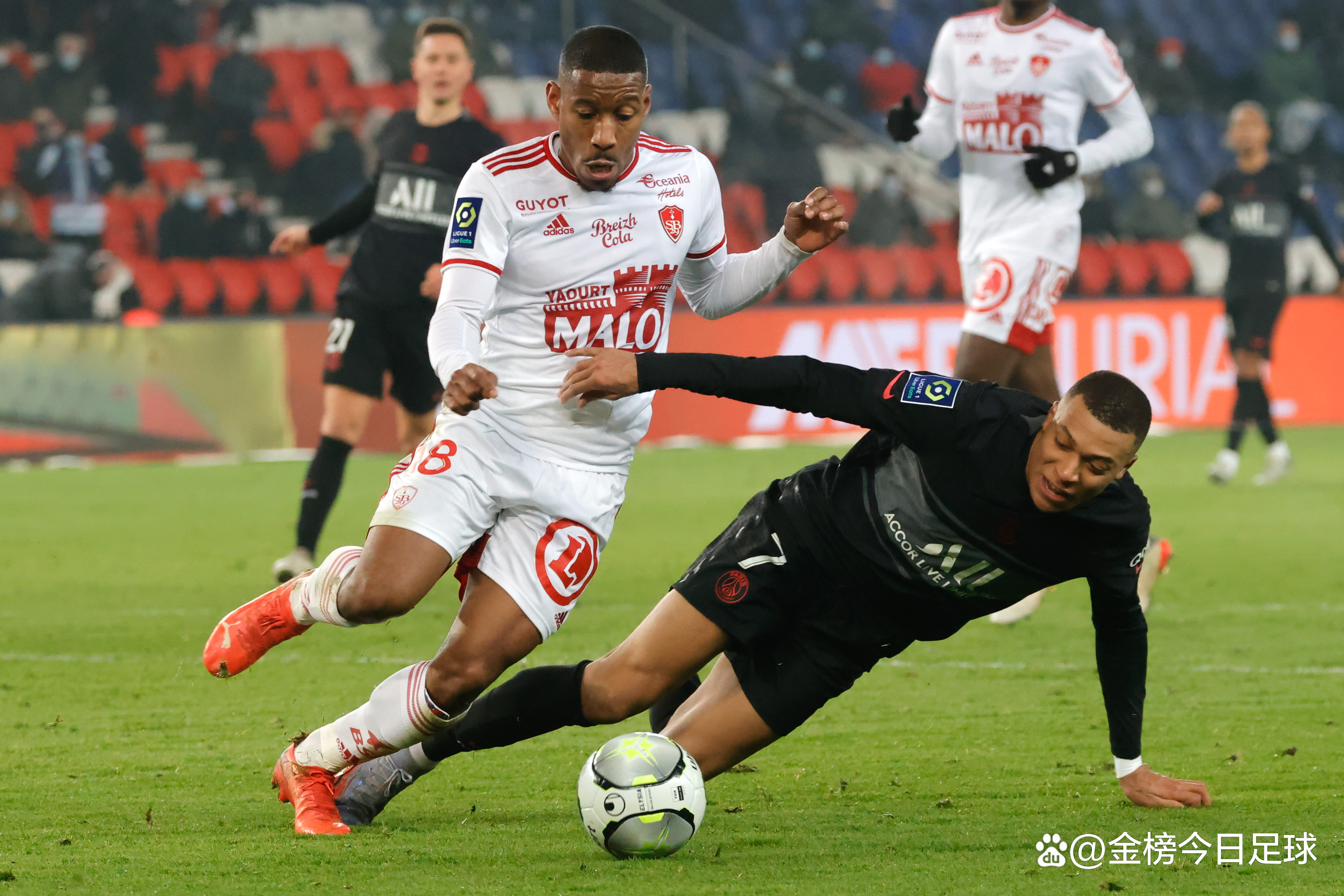 关于转会期NBA常规赛焦点战；巴黎圣日耳曼篮板制胜；悬念犹存；细节决定成败的信息-优德电竞