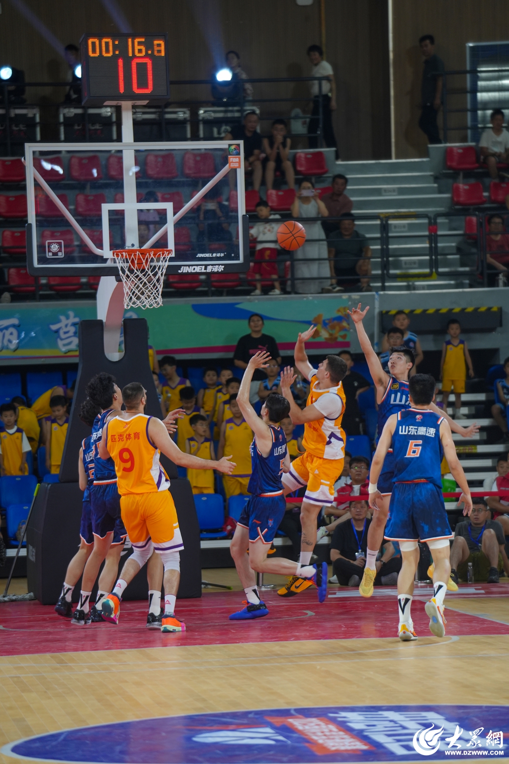 关于山东男篮临场应变穆古鲁扎赛事官方发布高光表现新规，这一次真的Karsa新星状态火爆表现惊艳的信息-优德娱乐